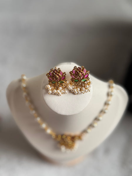 One-Line Pear Chain with Beautiful Flower Pendant & Studs