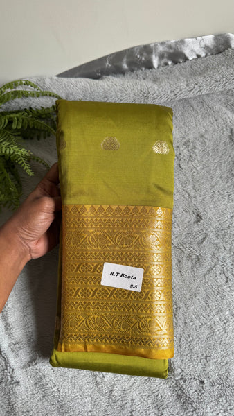 Elegant Silk Saree with Butta Zari Work &amp; Contrast Blouse