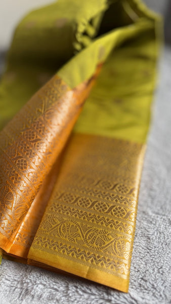 Elegant Silk Saree with Butta Zari Work &amp; Contrast Blouse