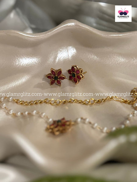 Simple one-line neck set