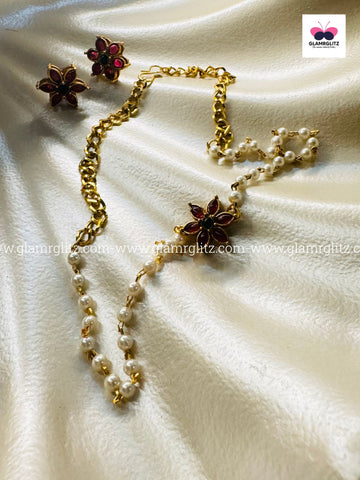 Simple one-line neck set