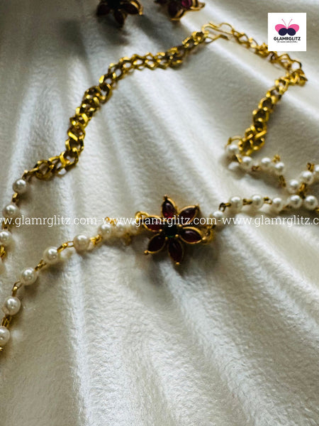 Simple one-line neck set