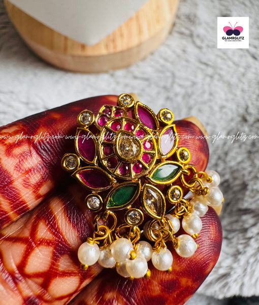 One-Line Pear Chain with Beautiful Flower Pendant & Studs